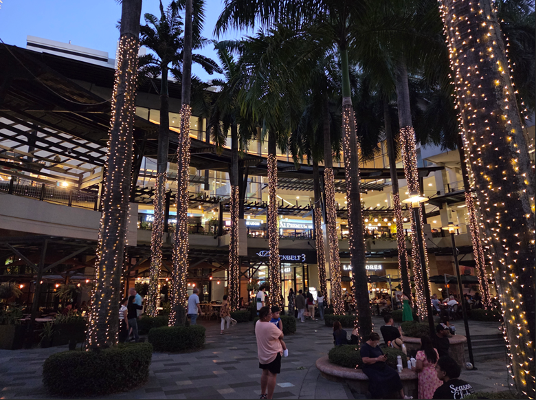 Filipinos enjoy shopping the night away.