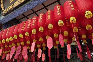 chinas-colourful-red-lanterns